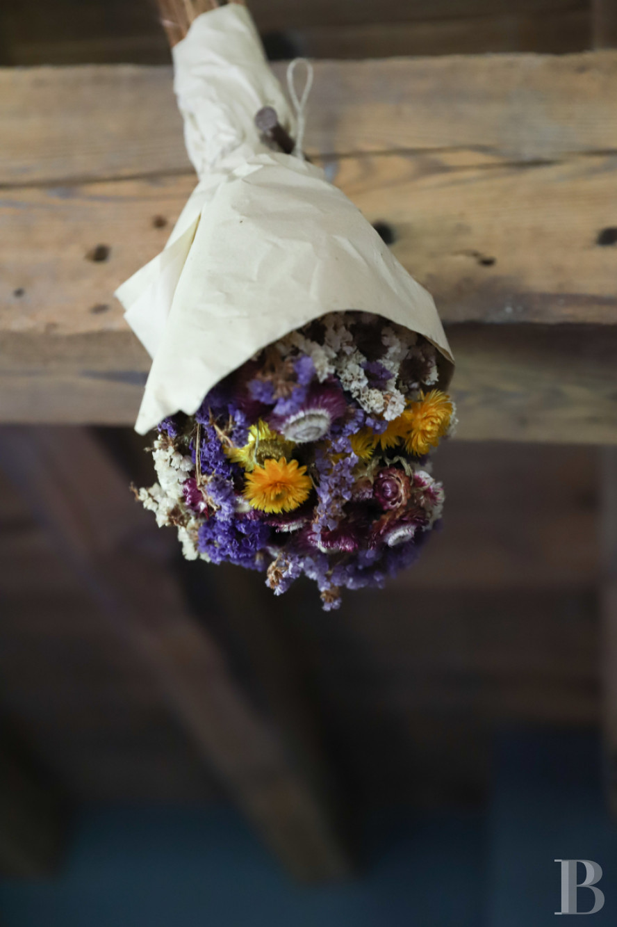 An old farm and dovecote in Lozère, at the entrance to the Aubrac plateau - photo  n°15